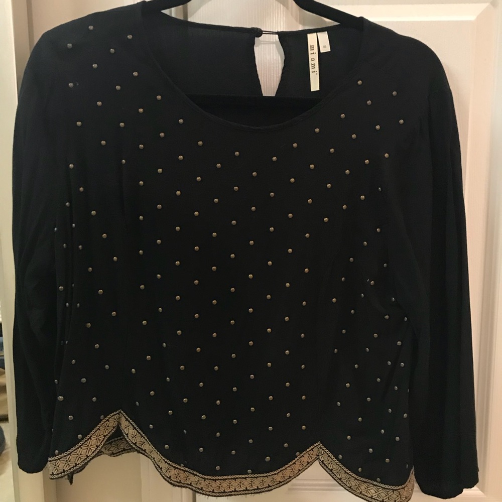 BARELY WORN FRANCESCA’S TOP